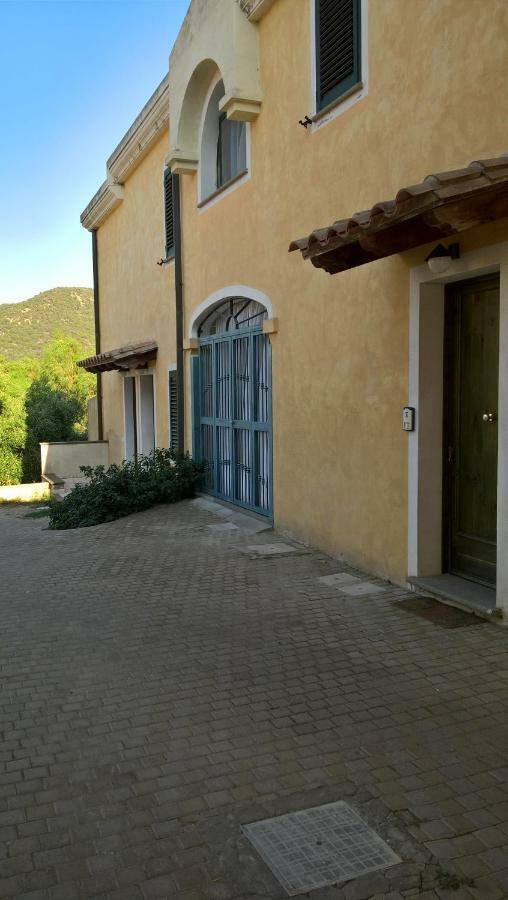Villa La Casa Nel Borgo à Chia Extérieur photo